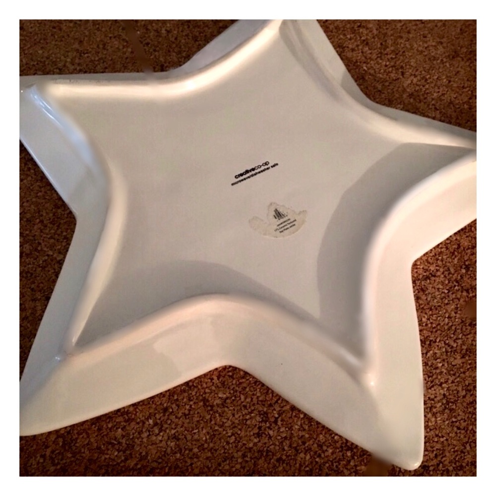Creative Co-op Ceramic Textured Star Plate - Picture 5 of 9